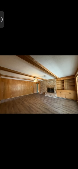 Building Photo - 2102 Elmwood Dr