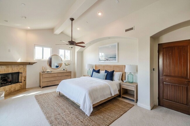 Building Photo - 2403 Alvord Ln