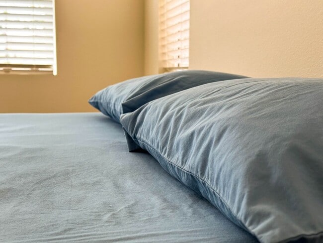 Building Photo - COMING SOON! * RARE OPPORTUNITY * SENIOR (55+) ROOM FOR RENT IN PRISTINE GATED COMMUNITY IN MENIFEE!