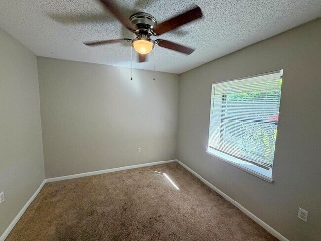 Building Photo - 38 Berkshire Ln