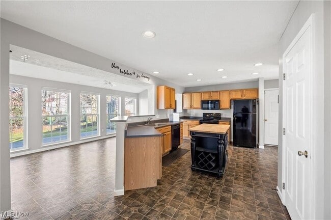 Building Photo - 7419 Meadow Brooke Way