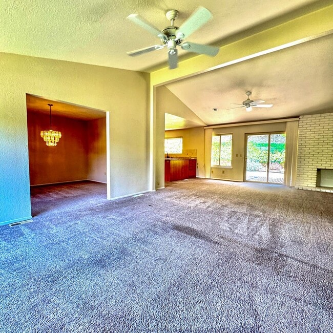 Building Photo - 3319 David Dr
