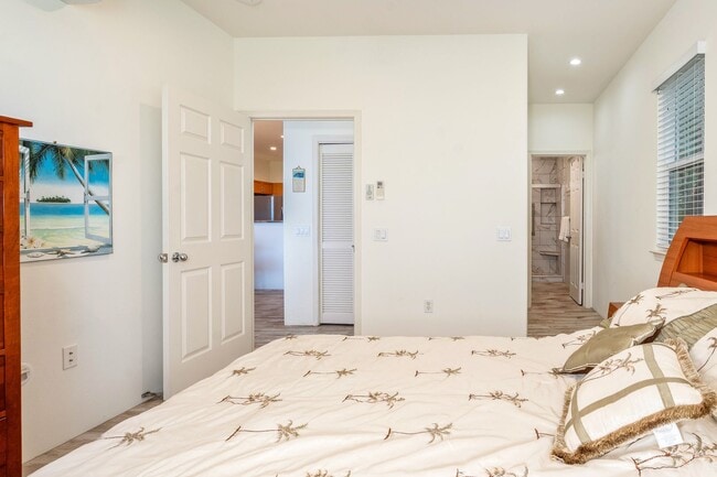 Building Photo - Beautifully Fully Furnished 2 Bed, 2 Bath ...