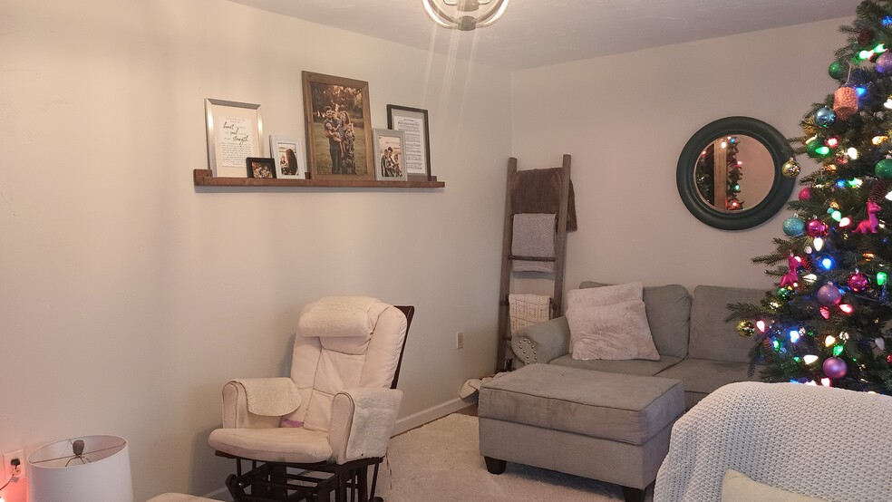 Spacious living room - 615 Tank Hill Rd