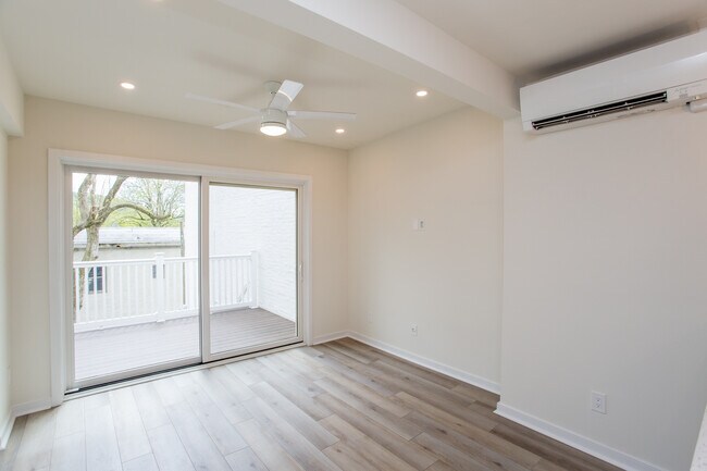 Building Photo - 41 Bridge St