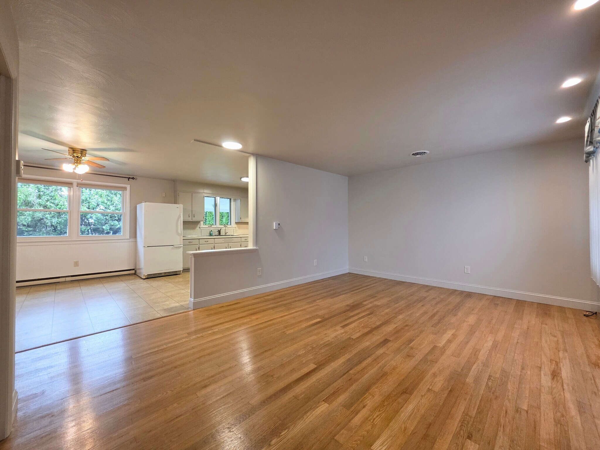 Building Photo - 2 Colonial Ave