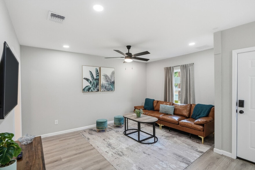 Building Photo - 830 Porter St