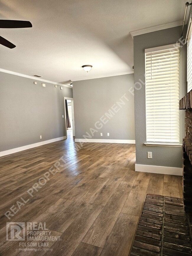 Building Photo - Well Maintained Folsom Home with RV Parkin...