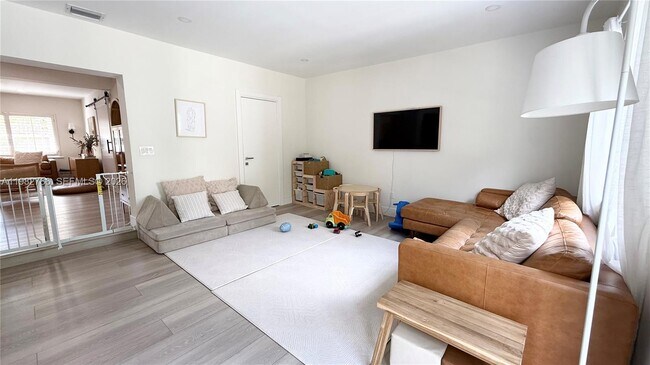 Building Photo - 5785 SW 54th Terrace