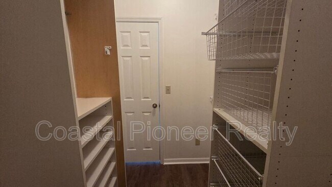 Building Photo - 1731 Wakefield Dr