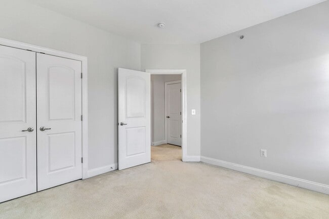 Building Photo - Spacious End Unit with Garage in Gated Com...