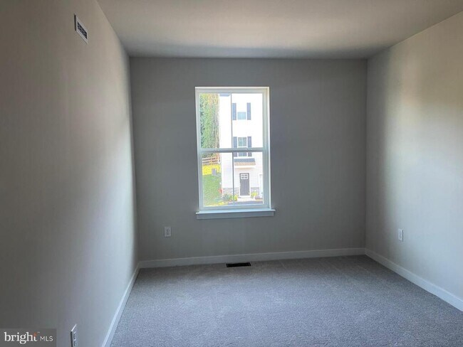 Building Photo - 231 Talucci Dr