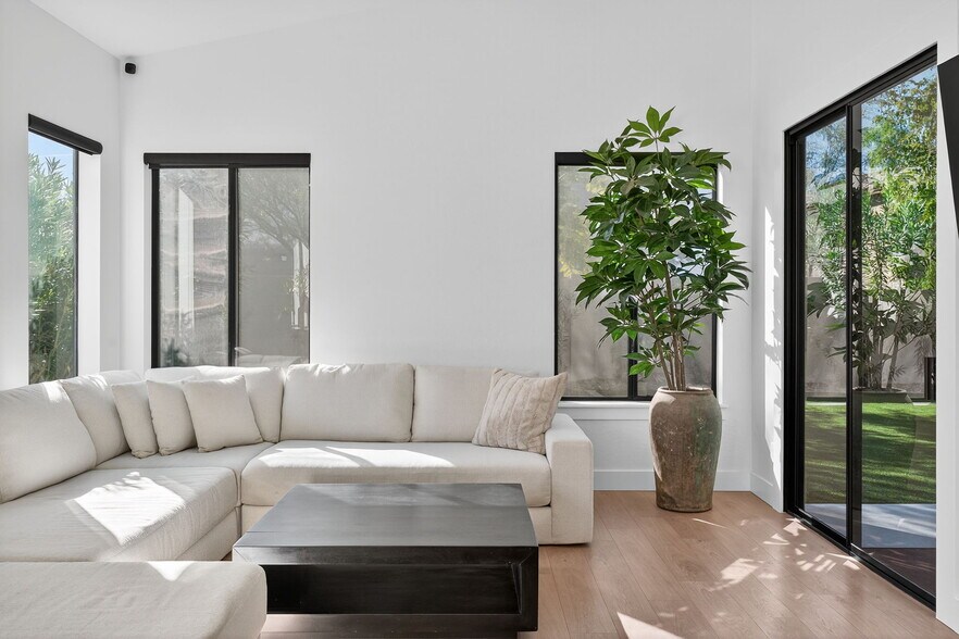 Building Photo - 7449 E Whistling Wind Way