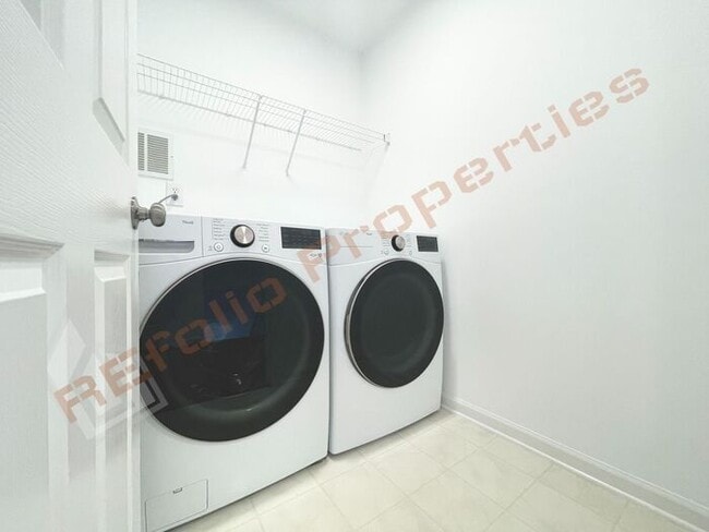 Building Photo - Fresh Paint - Lovely 3 Bedroom, 2.5 Bath T...