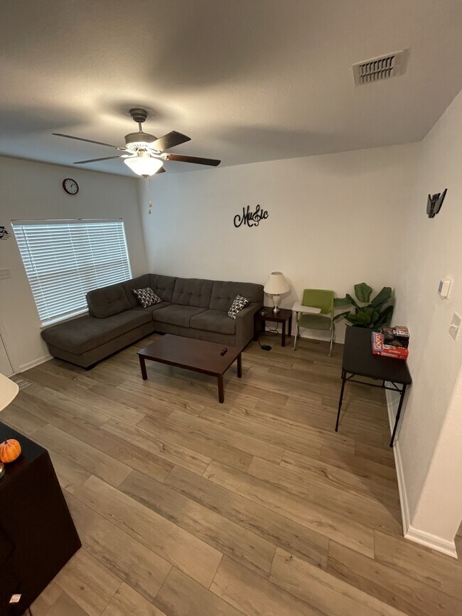 Building Photo - 10829 Emerick St