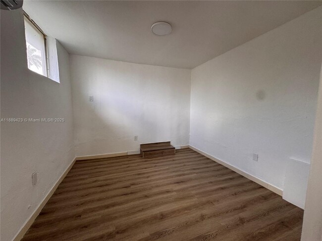 Building Photo - 481 E 31st St