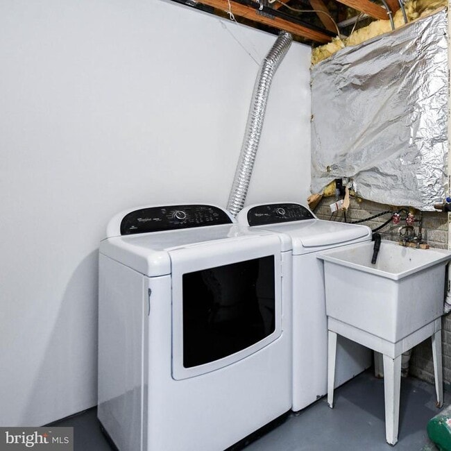 Building Photo - 5908 Grenfell Loop