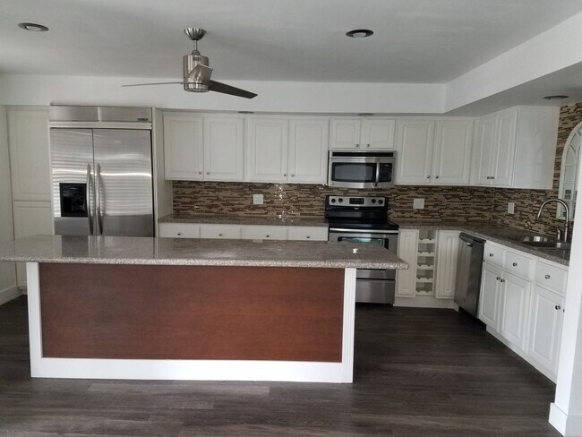 Building Photo - 1500 W Rio Salado Pkwy