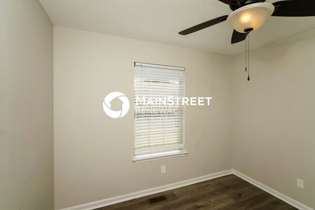 Building Photo - 3 Bedroom Pet-Friendly Home in SHEPHERDSVILLE, KY with Main Street Renewal