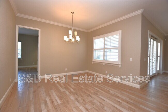 Building Photo - 6986 Highlands Creek Ave