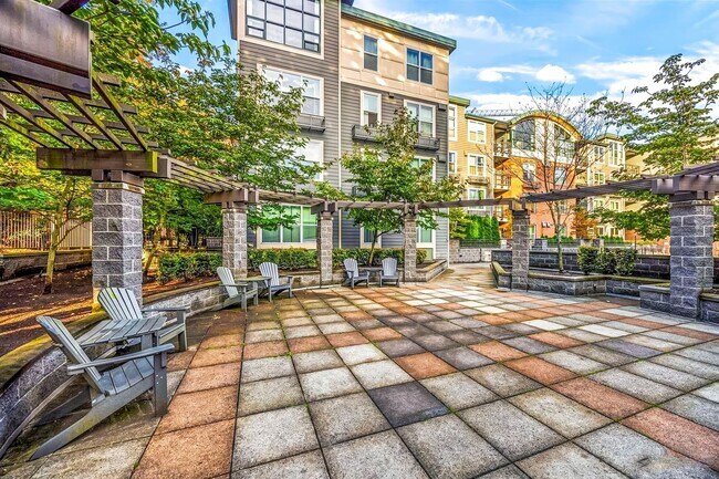 Building Photo - Penthouse condo in the ideal location in t...