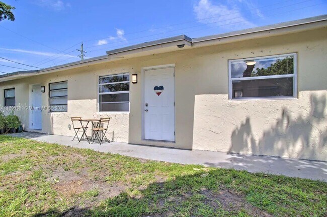 Building Photo - 2703 NW 13th St