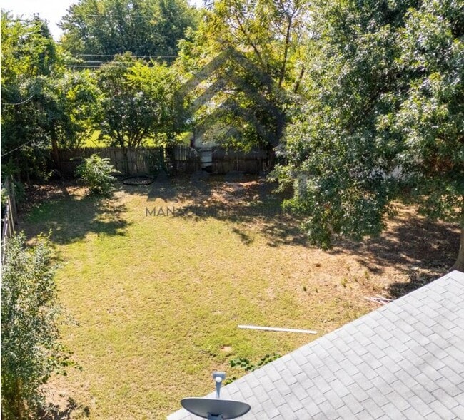 Building Photo - Cute 5 Bedroom House!