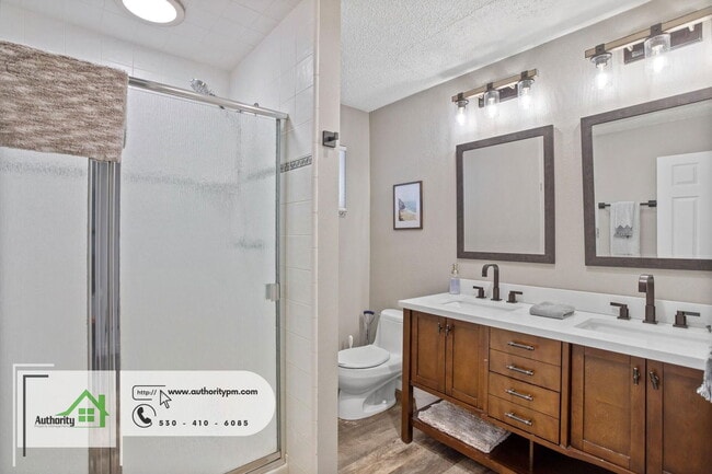 Building Photo - 3317 Riverside Dr