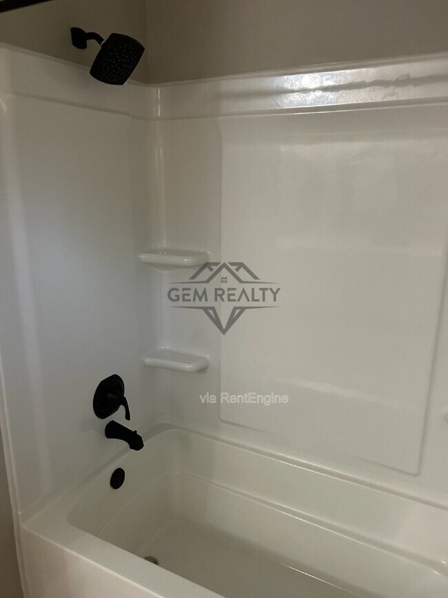 Building Photo - 100 Kendallwood Dr