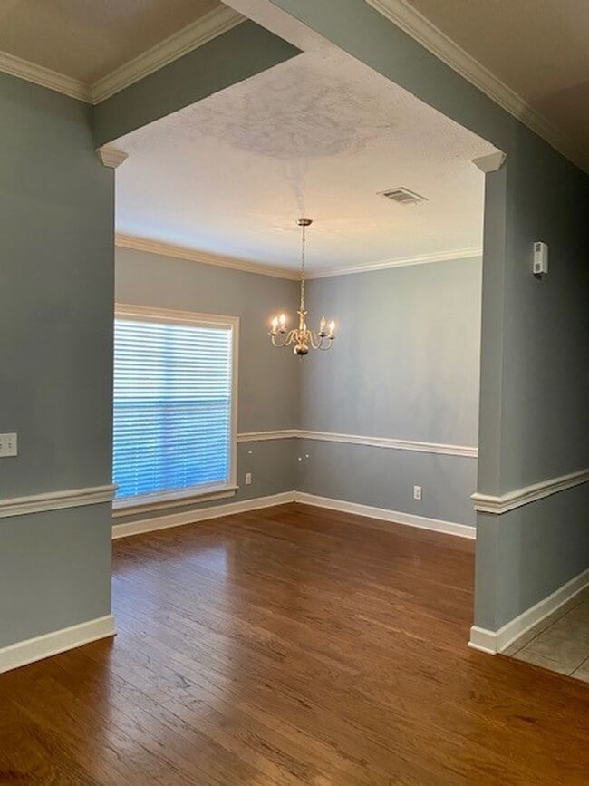 Building Photo - 627 Hampshire Dr