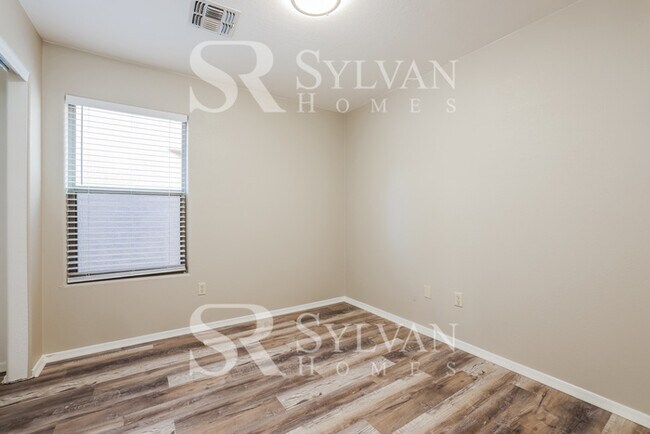 Building Photo - Welcome to this Stunning 3BR 2BA Home