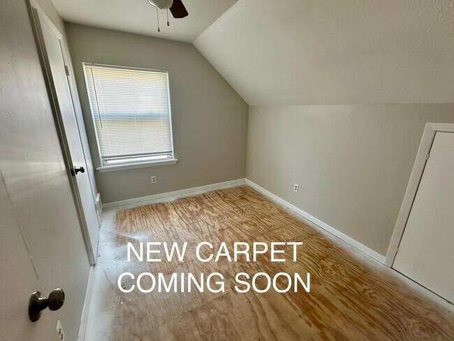 Building Photo - 26500 Drakefield Ave