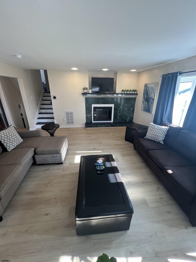 Building Photo - 239 N Derby Ave