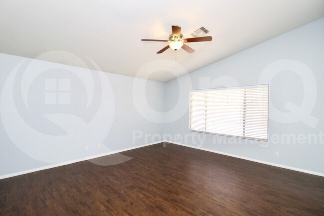 Building Photo - 511 E Pinto Dr