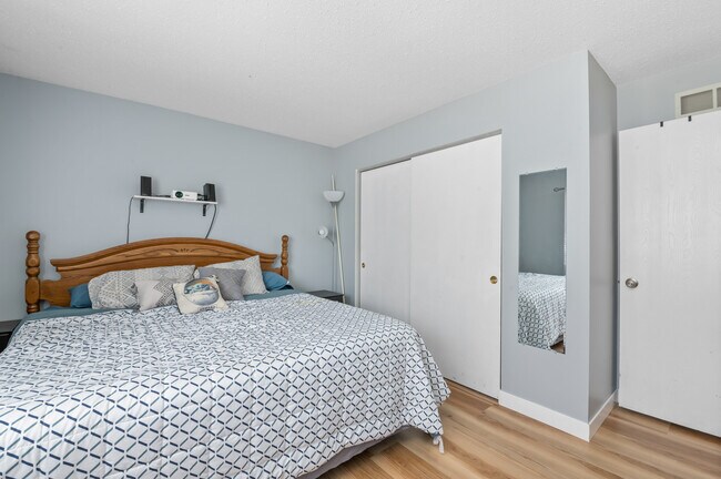 Building Photo - 3313 Covington Dr