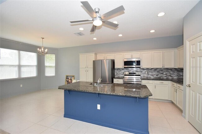 Building Photo - 2 Rae Pl