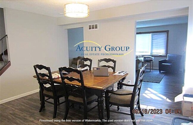 Building Photo - 4 Bedroom, 2,5 bath Duplex