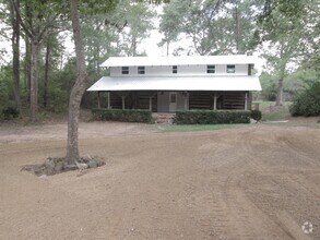 Building Photo - Log cabin
