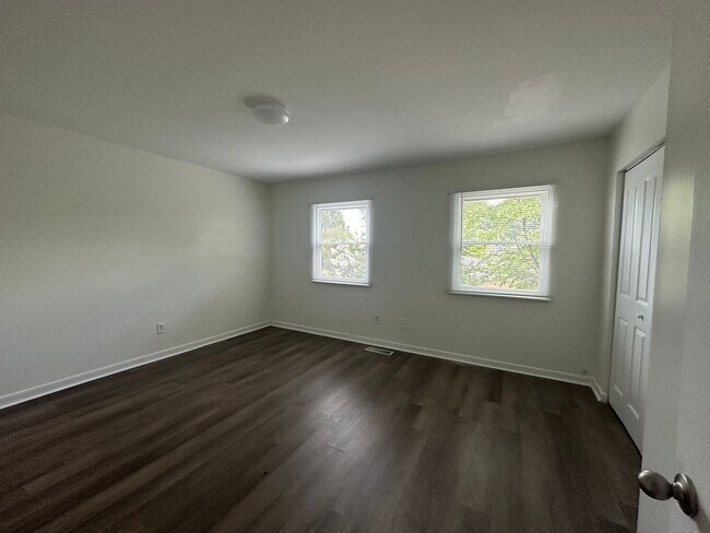 Building Photo - Georgetown Forest Townhomes off Old Forest Road