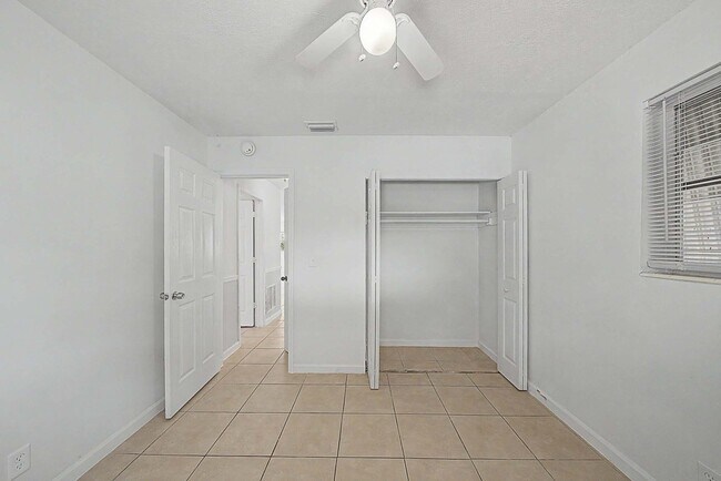 Building Photo - 301 SE 21st Ave