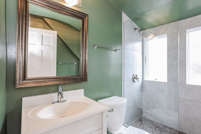 Building Photo - 2927 Cathedral Ave NW