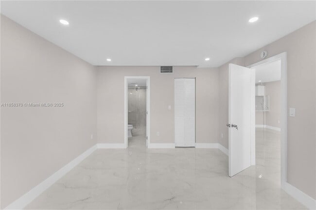 Building Photo - 1331 Lincoln Rd