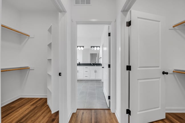 Building Photo - Modern Duplex with Spacious Design & Upsca...