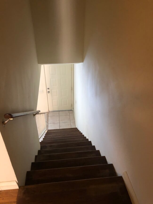 Building Photo - 32 Lakeview Cir