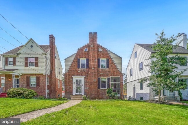 Primary Photo - 2615 Otis St NE