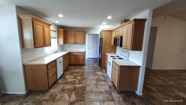 Building Photo - 2301 SE Chinaberry Ave