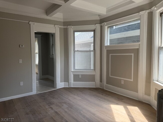 Building Photo - 37 Mapes Ave