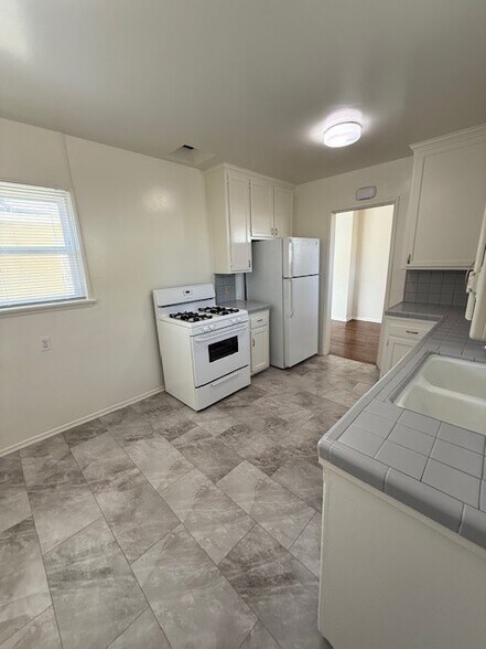 Building Photo - 12747 Oxnard St