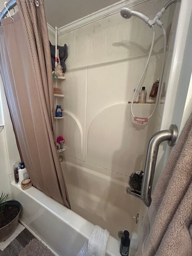 Building Photo - 110 Martin St