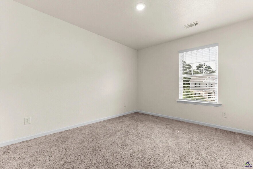 Building Photo - 3335 Bridgewood Dr